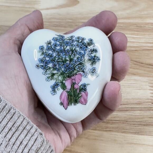 Vintage Takahgshi Trinket Box Forget Me Not Porcelain San Francisco 2.5" x 2" - Picture 7 of 13